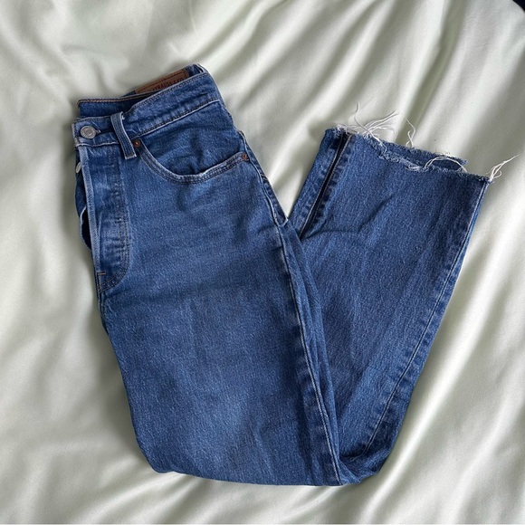 Levi’s 501 Original Cropped Jean - Picture 1 of 10